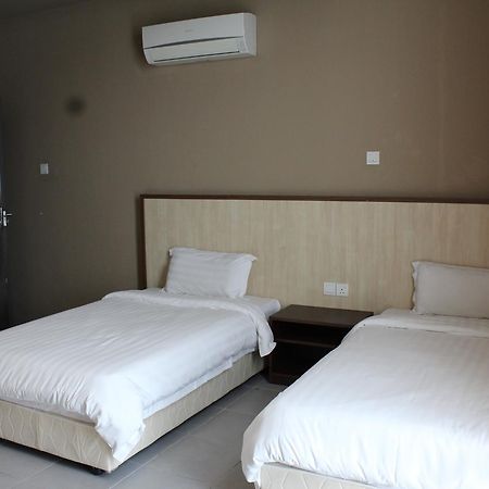 Tribeca Suites Kuching Buitenkant foto