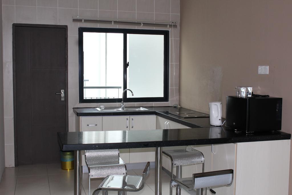 Tribeca Suites Kuching Buitenkant foto