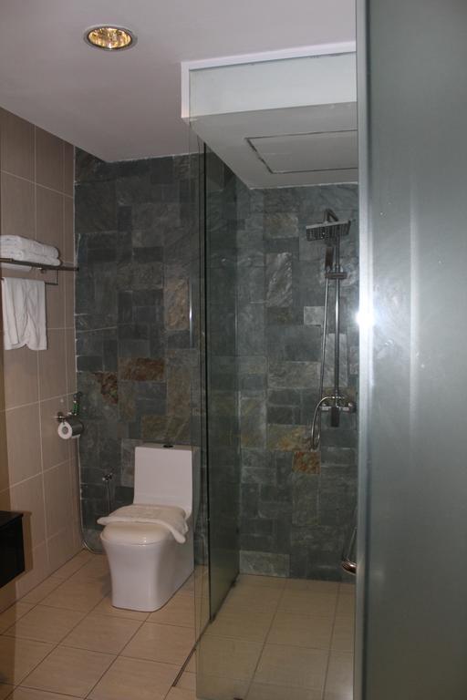 Tribeca Suites Kuching Buitenkant foto