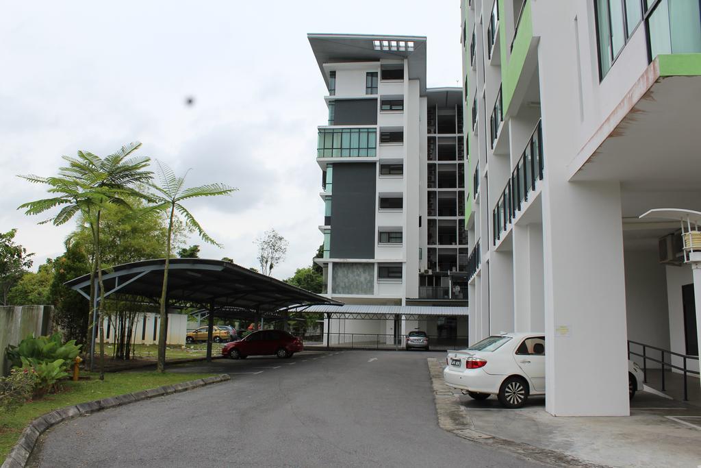Tribeca Suites Kuching Buitenkant foto