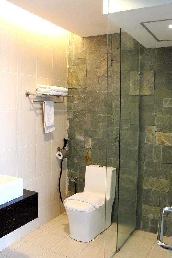 Tribeca Suites Kuching Buitenkant foto