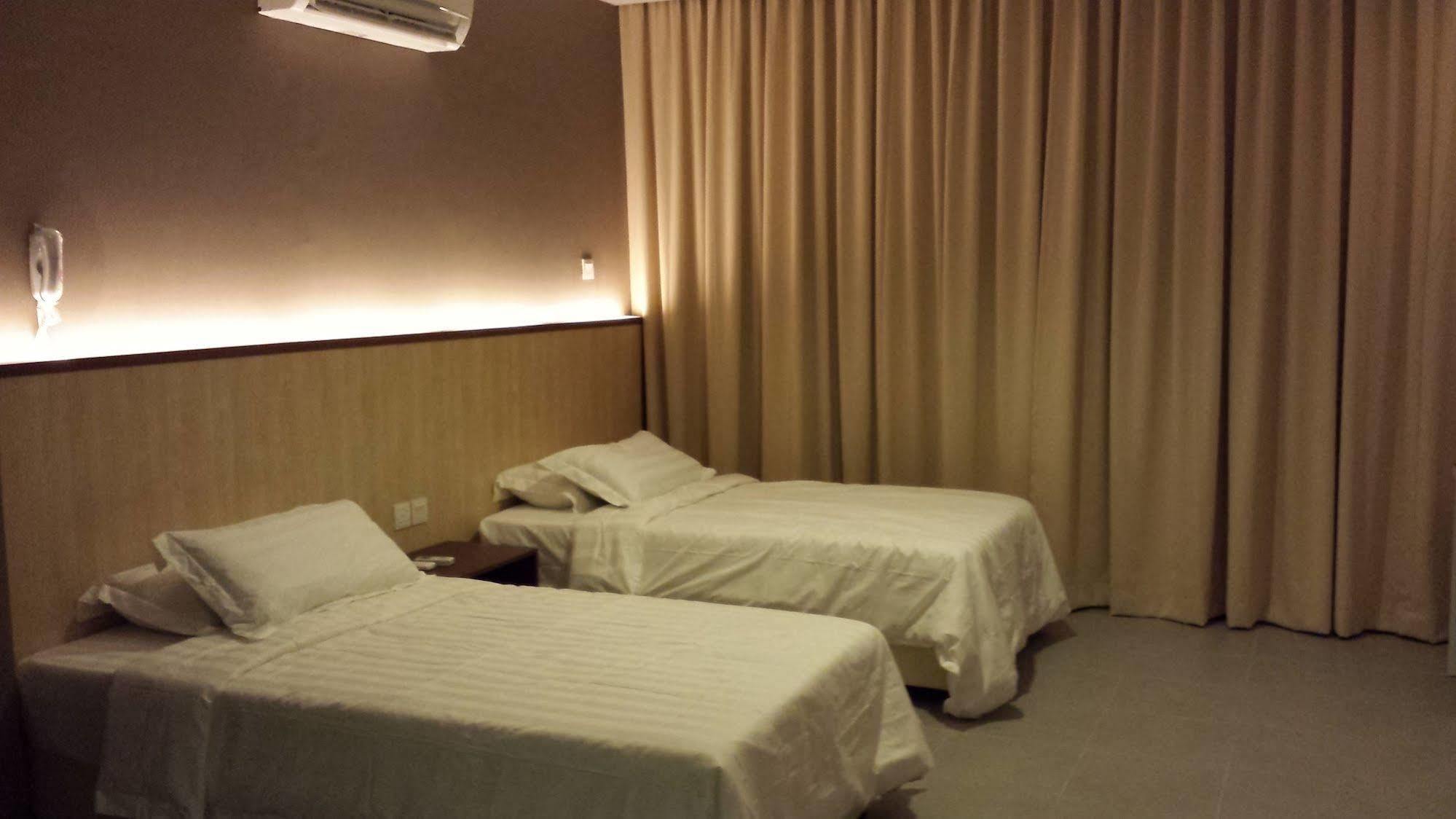 Tribeca Suites Kuching Buitenkant foto