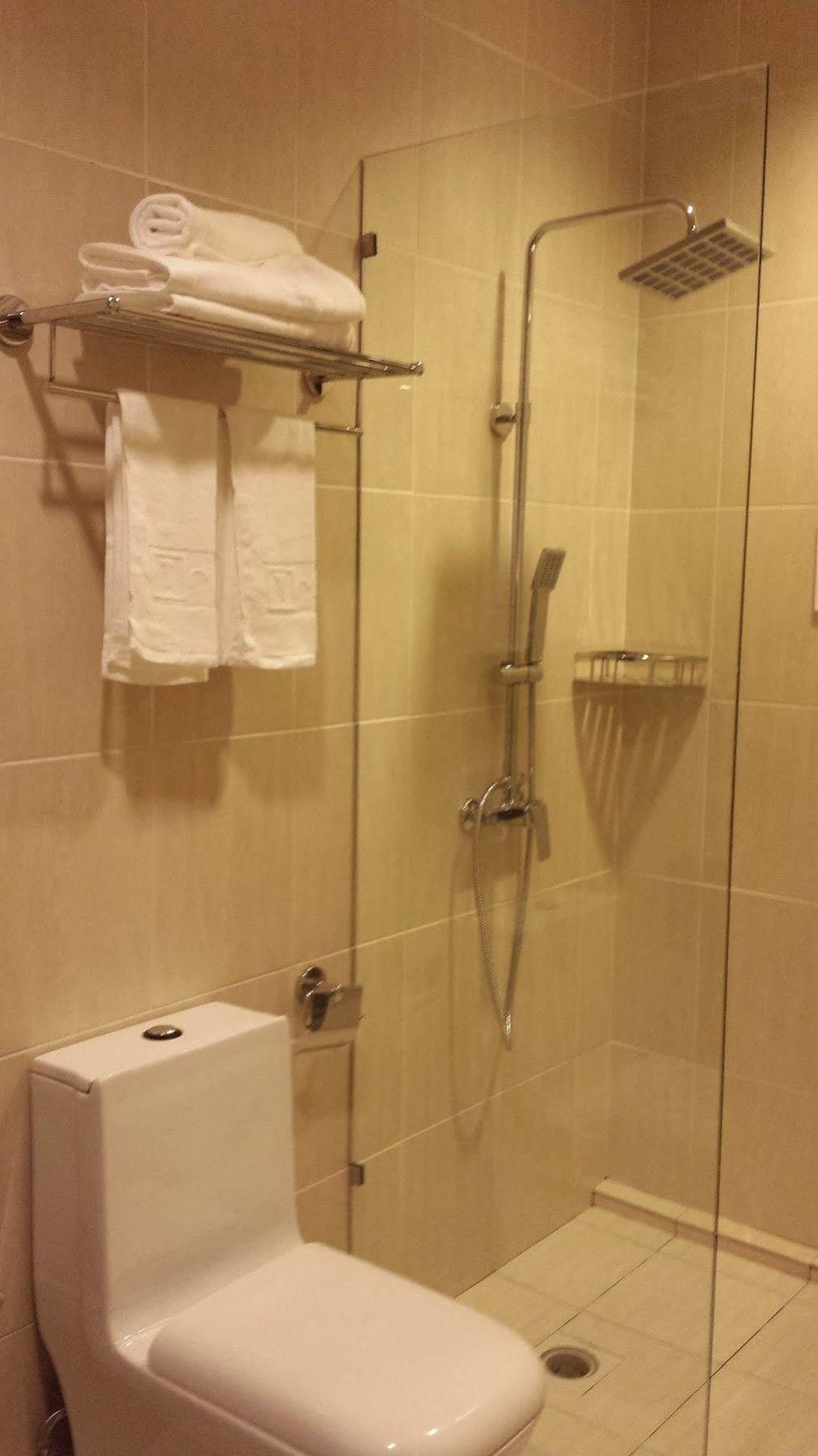 Tribeca Suites Kuching Buitenkant foto