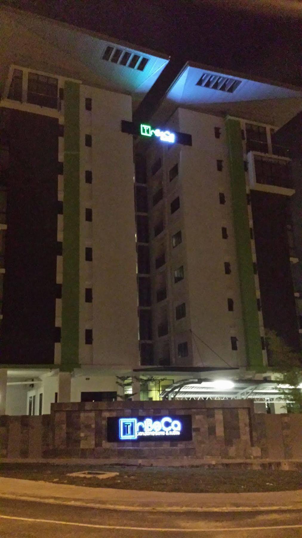 Tribeca Suites Kuching Buitenkant foto